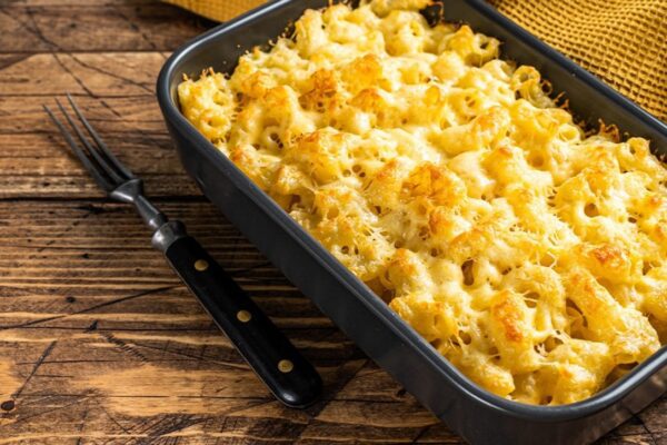 Macaronis au fromage végan cuits au four