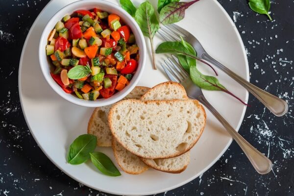 Ragoût de légumes calabrais avec baguette